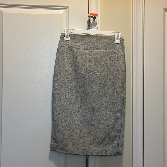 Express Dresses & Skirts - Express, Size 2, Gray patterned skirt. NWOT!